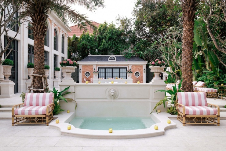Từng khu vực ngoài trời tại Thái Công Mansion có concept riêng, đều toát lên cảm giác yên bình, thư thái giữa không gian tươi mát tựa resort nhiệt đới.