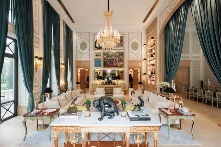 Mọi chi tiết nội thất đều là thiết kế cao cấp được nhập khẩu từ châu Âu, khiến chi phí hoàn thiện công trình lên đến hàng triệu USD.