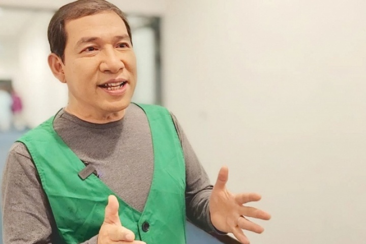 Vân Dung gặp Quang Thắng vồ vập hỏi: 'Sao gầy nhanh thế, có bệnh gì không?'