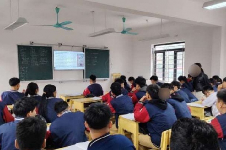 Chuyện lạ ở Hà Nội: Bất chấp lệnh cấm, trường cấp 3 xây dựng sai phép vẫn rầm rộ cho học sinh vào học