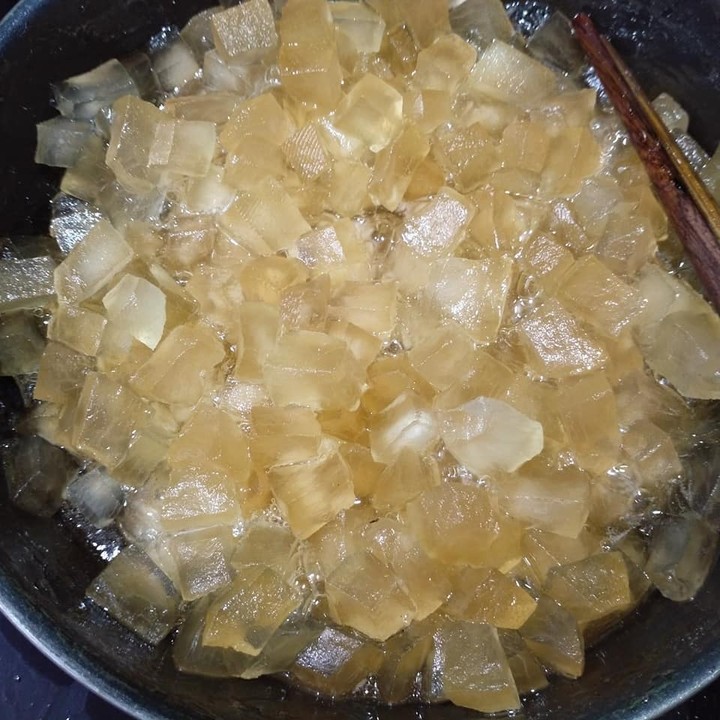 Cùi bưởi sẽ chuyển dần sang màu trong. (Ảnh: Thái Hoài Khánh)