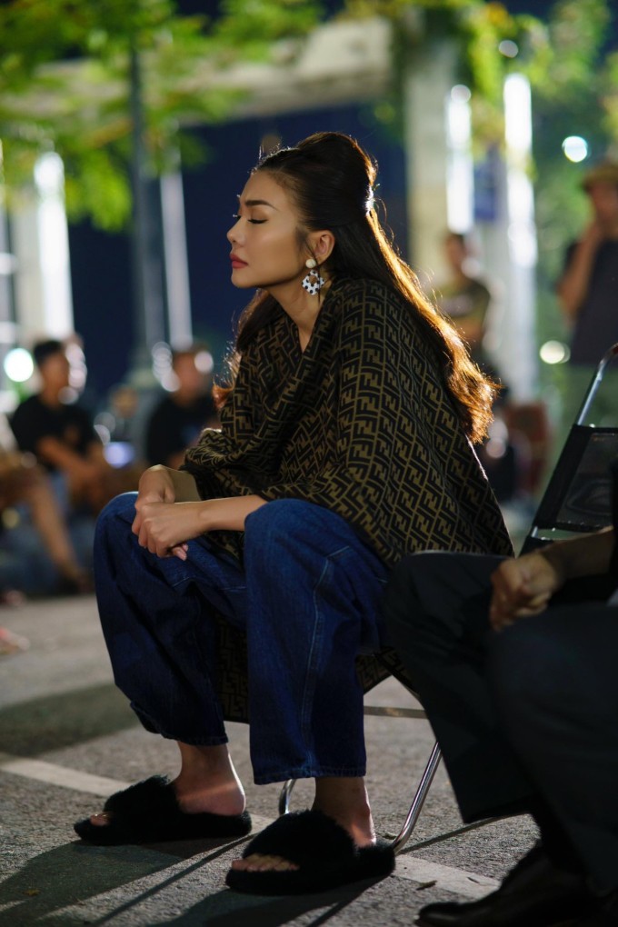 Ảnh sao 4/2: Gia đình Hồ Ngọc Hà diện áo dài đi sự kiện - 6