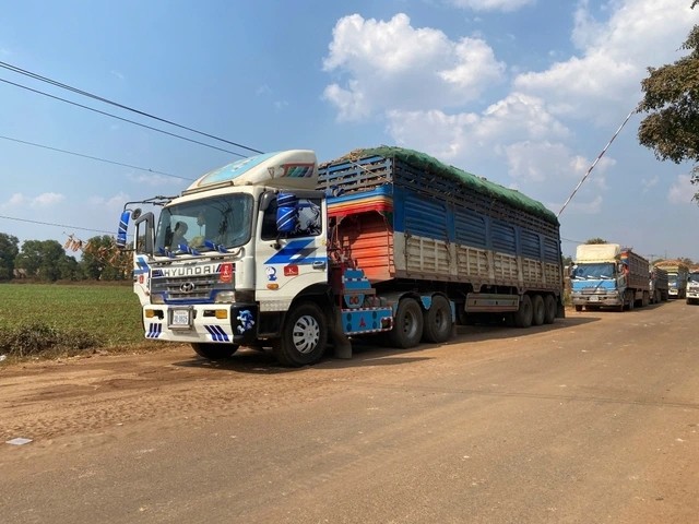 Thủ tướng yêu cầu giải tỏa ách tắc hàng hóa tại cửa khẩu - 1