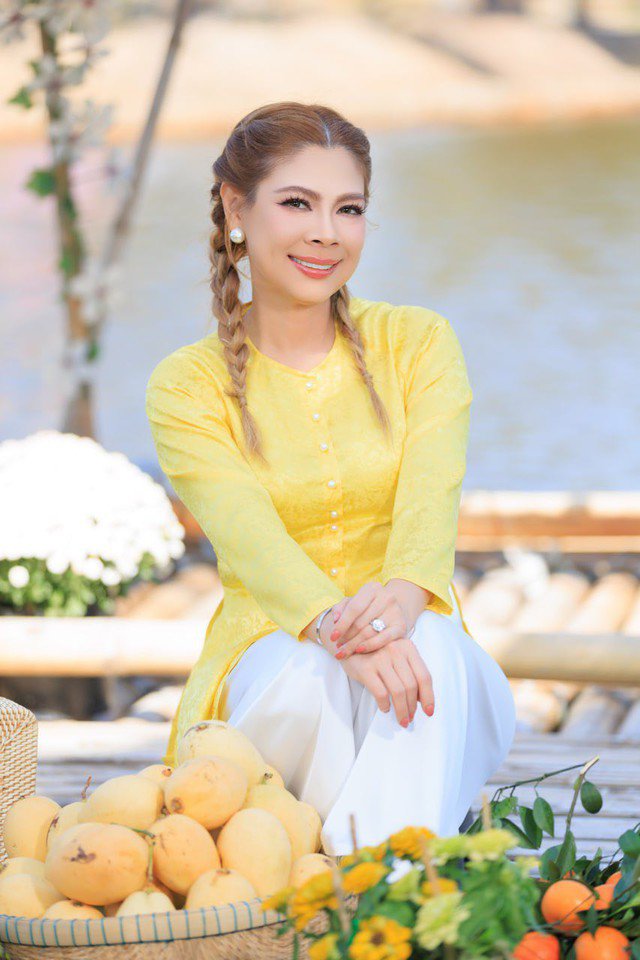 Được biết những năm của thập niên 2000, Thanh Thảo liên tục cho ra mắt các ca khúc như: Búp Bê Biết Yêu, Búp Bê Không Tình Yêu, Búp Bê Happy, Búp Bê Con Trai, Búp Bê Buồn,...