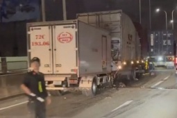 Clip va chạm tóe lửa trên cao tốc TPHCM - Long Thành, 1 tài xế tử vong