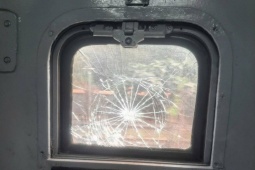 Con ném đá vào tàu khách ở Đồng Nai, mẹ phải đền bù thiệt hại