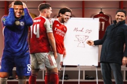Arsenal "ăn 4" không phải chuyện đùa, 5 đời HLV Chelsea vẫn sợ "Pháo thủ" (Clip 1 phút)