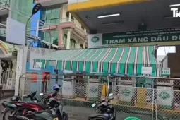 Lật tẩy 'công xưởng' sản xuất xăng RON A95 giả ở TPHCM