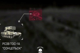 Hình ảnh FPV cảm tử Ukraine thiêu cháy 'hỏa thần' TOS-1A trong lãnh thổ Nga