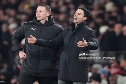 HLV Arteta tự hào đưa Arsenal vào chung kết League Cup, Rosenior tiếc vì kết quả