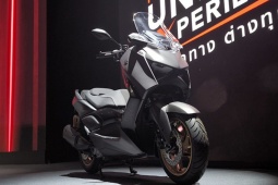 Yamaha XMAX Tech MAX ra mắt, thách thức vị thế "vua tay ga" Honda