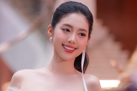 Á hậu Châu Anh: 'Tôi dám bước ra khỏi vùng an toàn'