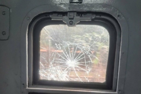 Con ném đá vào tàu khách ở Đồng Nai, mẹ phải đền bù thiệt hại