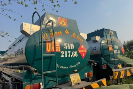 Lật tẩy 'công xưởng' sản xuất xăng RON A95 giả ở TPHCM