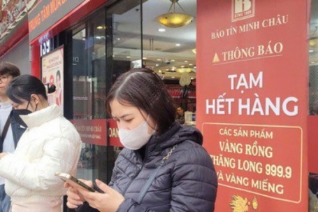 Đổ xô xếp hàng mua vàng, bạc