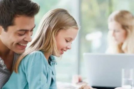 Sai lầm lớn nhất của nhiều gia đình khi cho con quá nhiều 'niềm vui bằng tiền'