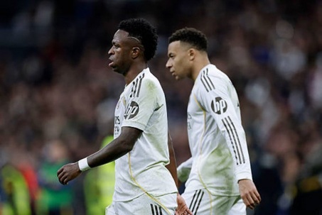 Vinicius & Bellingham bị chỉ trích nặng nề: Vì sao Mbappe vẫn "yên thân" ở Real?