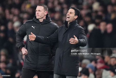 HLV Arteta tự hào đưa Arsenal vào chung kết League Cup, Rosenior tiếc vì kết quả