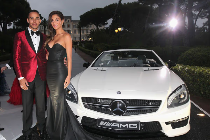 Hamilton gắn bó khá lâu với Nicole