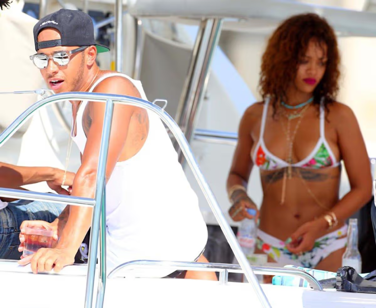 Hamilton cũng từng được đồn có tình cảm với nữ ca sĩ Rihanna...