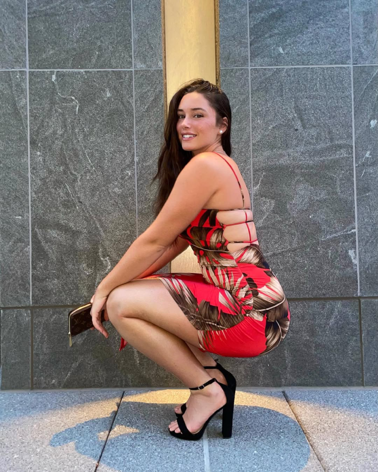 Người đẹp quần vợt "mũm mĩm" gây sốt làng thể thao với thói quen "vén váy" - 6