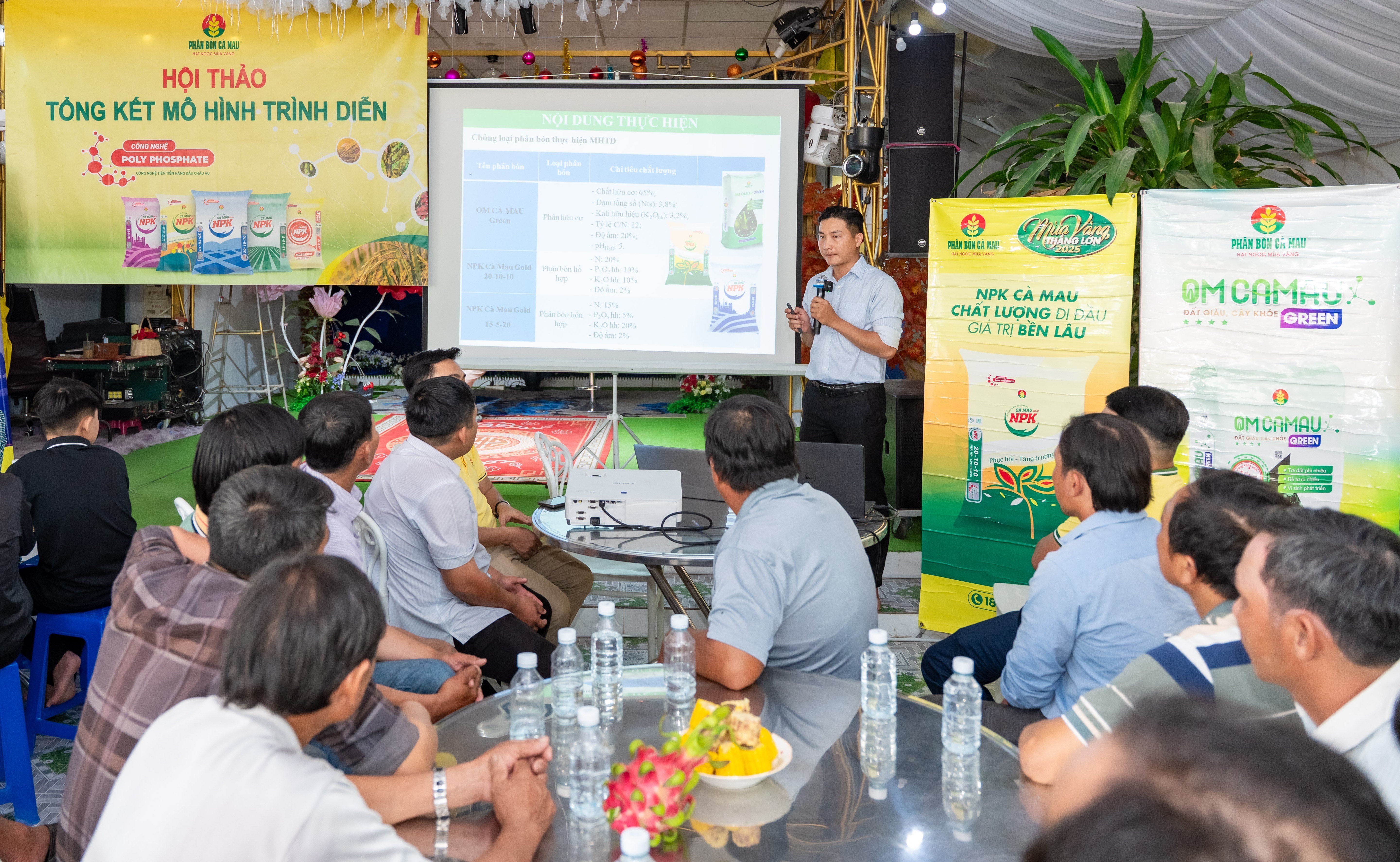 Cán bộ Kỹ thuật Phòng Khuyến nông tỉnh Đồng Tháp chia sẻ kết quả của mô hình