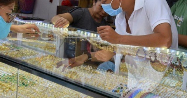 Giá vàng hôm nay 4-2: Bật tăng mạnh trở lại