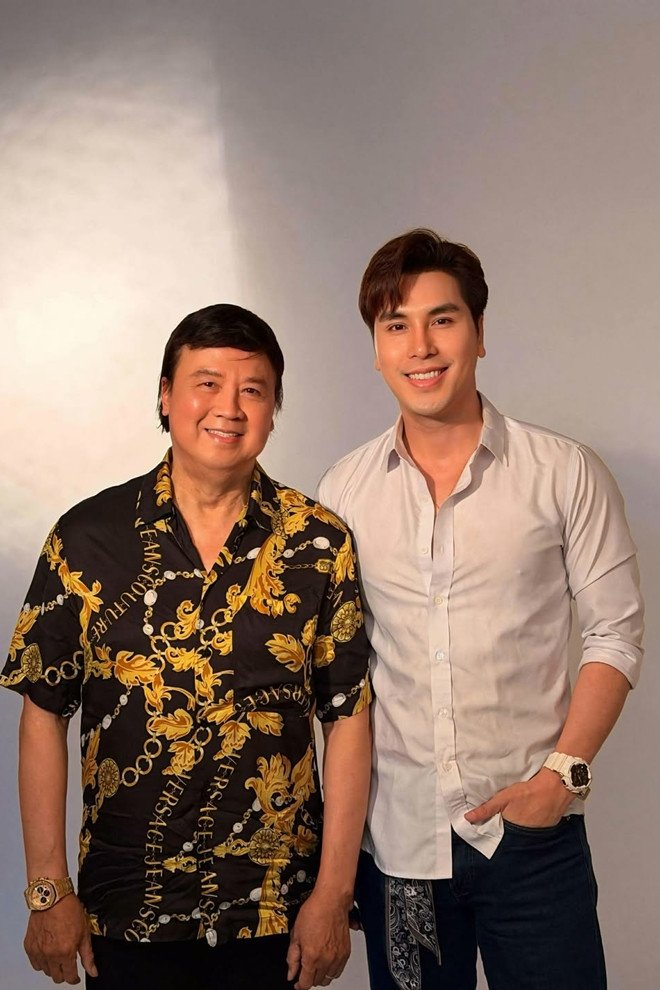 Hoàng Phi Kha bên Thúy Nga và NSƯT Bảo Quốc