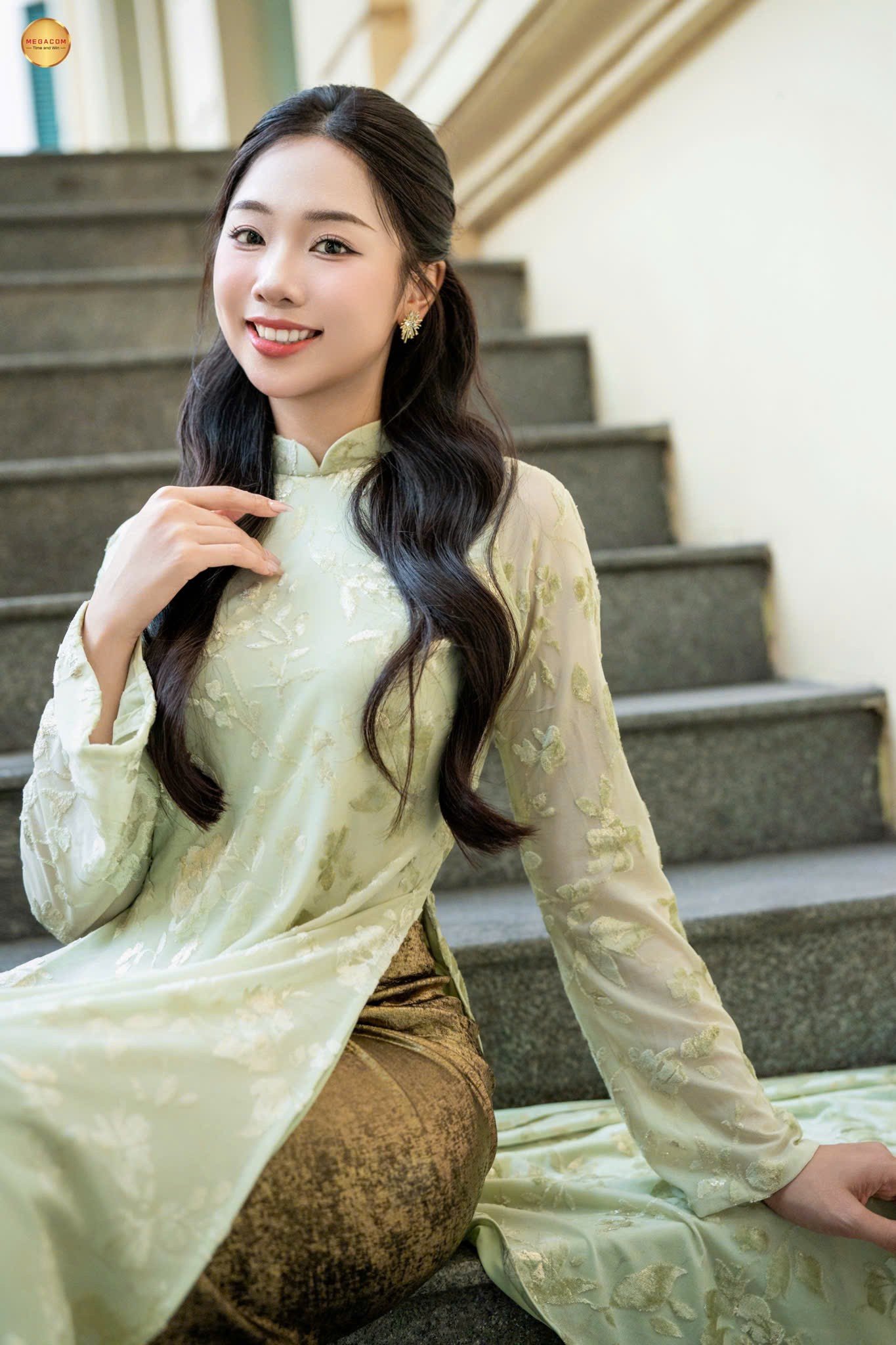 Các người đẹp Đinh Hoàng Linh Đan, Phạm Thùy Dương và Nguyễn Phương Nhi.