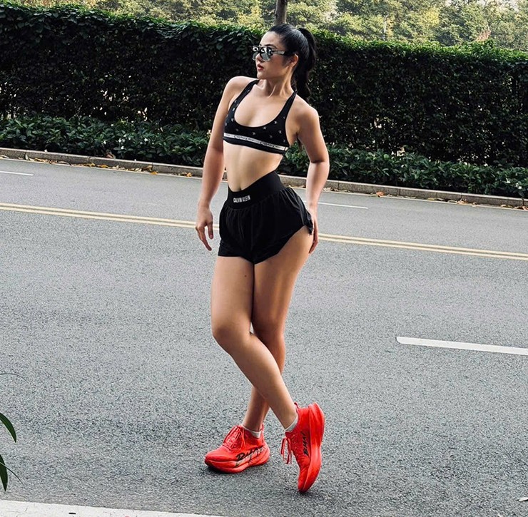 “Bên cạnh đó, tôi sẽ tích cực tập luyện 2 bộ môn là pickleball và chạy bộ. Tôi hy vọng mình sẽ có thể trải nghiệm một vài giải đấu ở 2 bộ môn này trong năm nay”, Kim Hà chia sẻ thêm.