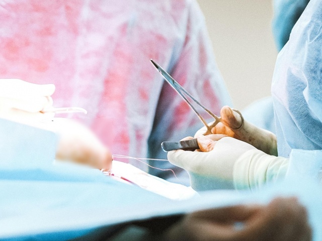 Ung thư có nên phẫu thuật?