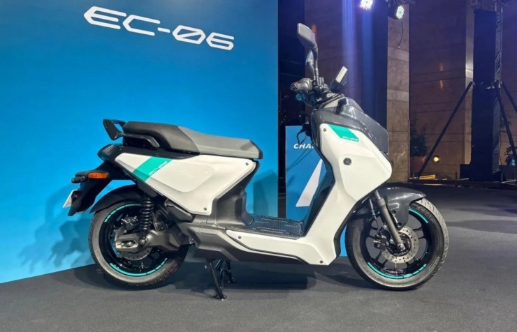 Cận cảnh xe máy điện mới của Yamaha - 6