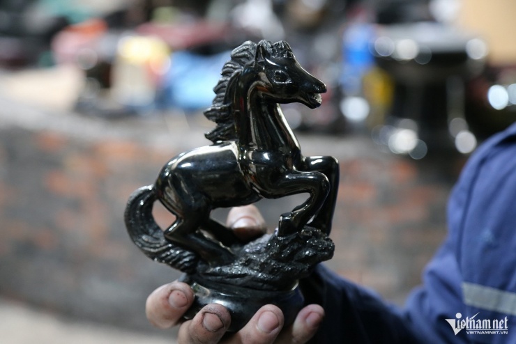 Độc đáo tượng ngựa tạc bằng than đá ở Quảng Ninh, nhiều người hỏi mua - 6