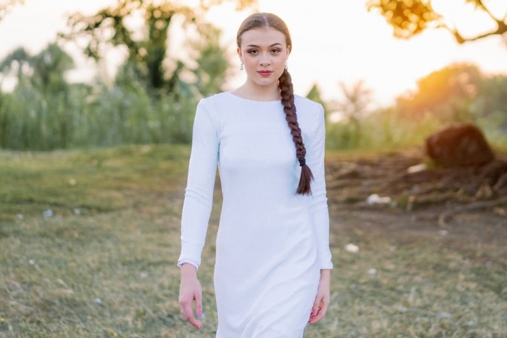 Cô đã đồng sáng tác và minh họa tổng cộng 5 cuốn sách dành cho trẻ em. Trong đó, cuốn sách đầu tay "Animal Sounds of Praise" xuất sắc giành giải Nhì tại cuộc thi Mỹ thuật Quốc gia tổ chức ở Florida.