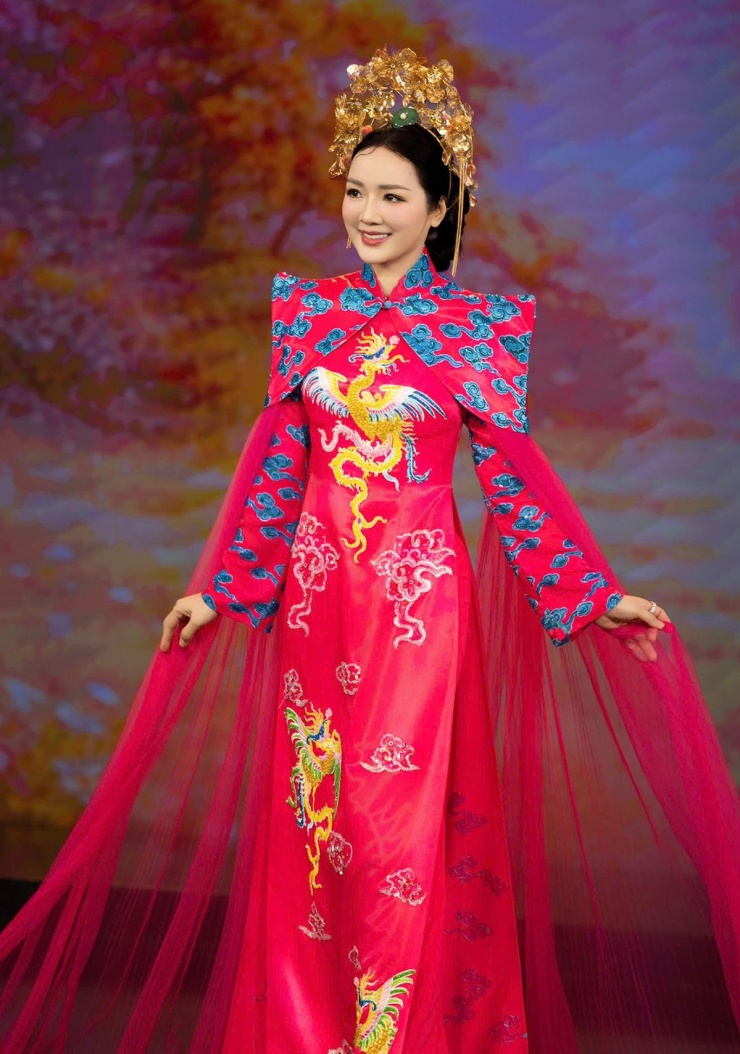 Ảnh sao 5/2: Lâm Khánh Chi tình tứ bên mỹ nam kém 14 tuổi - 5