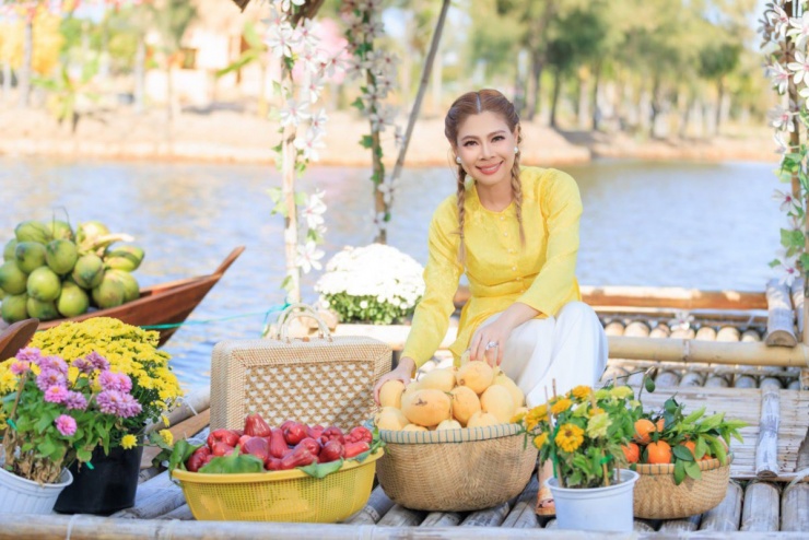 Ảnh sao 5/2: Lâm Khánh Chi tình tứ bên mỹ nam kém 14 tuổi - 7