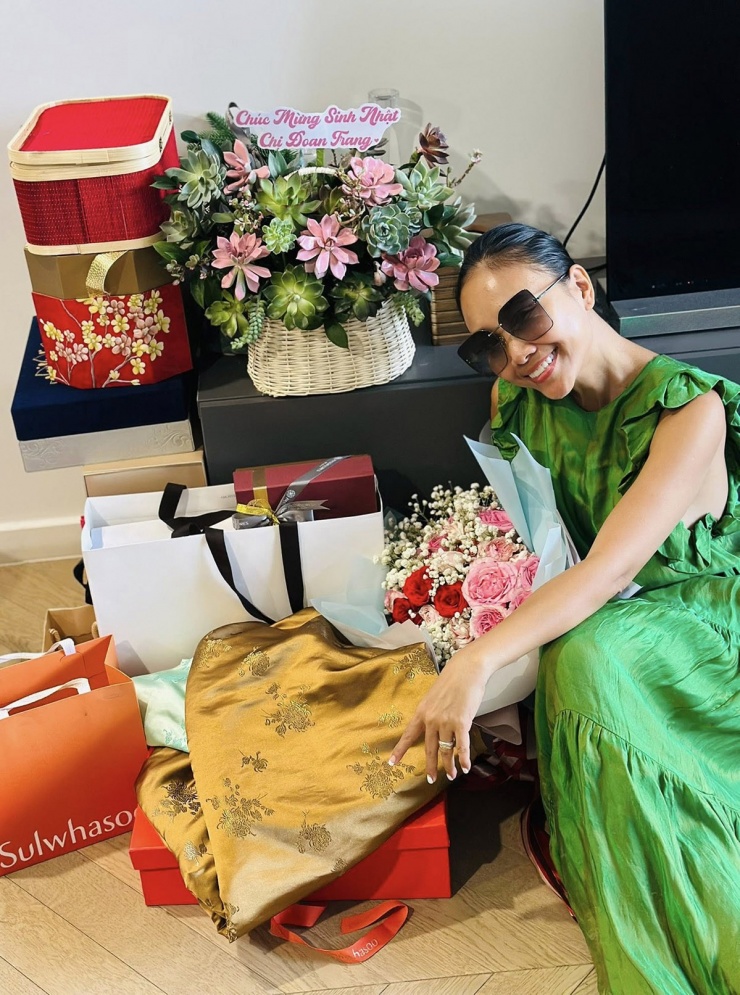 Ảnh sao 5/2: Lâm Khánh Chi tình tứ bên mỹ nam kém 14 tuổi - 8