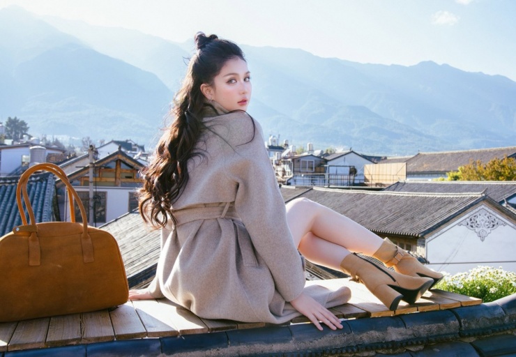 Ảnh sao 5/2: Lâm Khánh Chi tình tứ bên mỹ nam kém 14 tuổi - 9