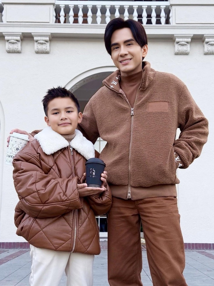 Ảnh sao 5/2: Lâm Khánh Chi tình tứ bên mỹ nam kém 14 tuổi - 10