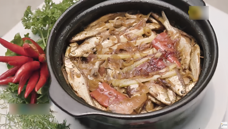 Tép dầu kho tương là món ăn dân dã, được người bản địa yêu thích. Ảnh: S Vietnam