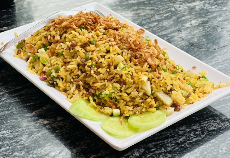 Người dân thường tận dụng cơm nguội để rang cơm. Ảnh minh họa: Ban Mai