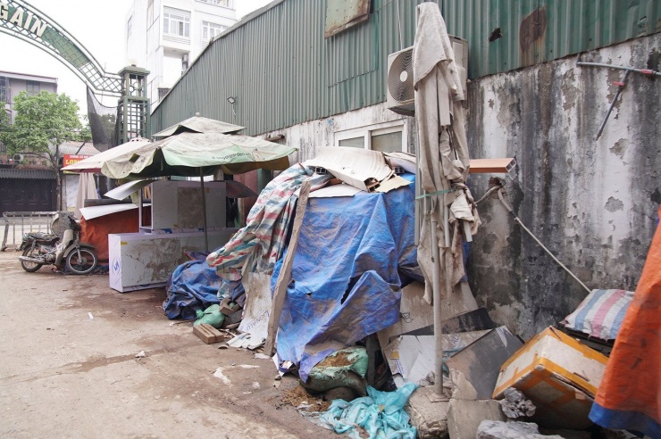 Thời điểm 2018, UBND thành phố Hà Nội cấp giấy chứng nhận đầu tư cho 4 dự án đầu tư hạ tầng giao thông theo hợp đồng BT có tổng chiều dài 13,303 km với tổng vốn đầu tư 5.727 tỷ đồng. Đổi lại, các nhà đầu tư sẽ được nhận lại tổng diện tích đất ở vị trí đắc địa là 162,71 ha.