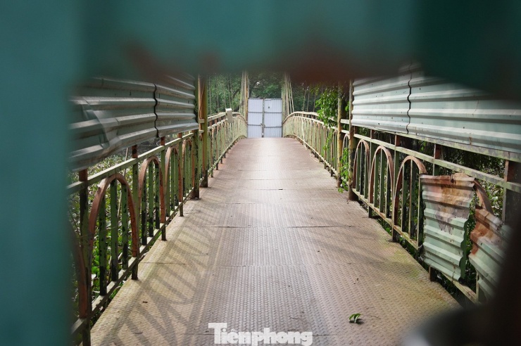 Trao đổi với PV Tiền Phong, đại diện UBND phường Vĩnh Hưng cho biết, dự án được TP Hà Nội giao Công ty Cổ phần Đầu tư phát triển hạ tầng và đô thị Vĩnh Hưng thực hiện dự án đường, đổi bằng 3 khu đất có diện tích 60ha trong đó có Khu sinh thái Vĩnh Hưng