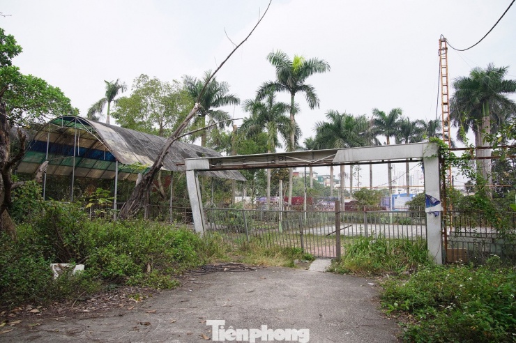 Các công trình vui chơi giải trí bên trong khu sinh thái xuống cấp, hoang tàn