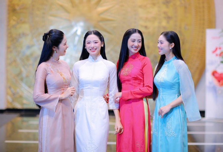 Người Việt chi gần 300 tỷ đồng mua áo dài Tết - 4