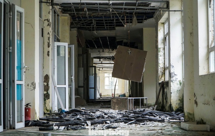 Sau khi hoàn thành, công trình này không được sử dụng đúng mục đích ban đầu. Năm 2015, công trình được trưng dụng làm trụ sở làm việc tạm thời của thành phố Thanh Hóa cũ. Đến năm 2019, khi UBND thành phố chuyển trụ sở, Trung tâm hội nghị Hàm Rồng ngừng hoạt động.