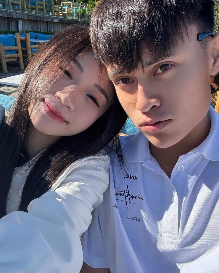 Những nàng WAGs xinh đẹp của cầu thủ U23 - 5