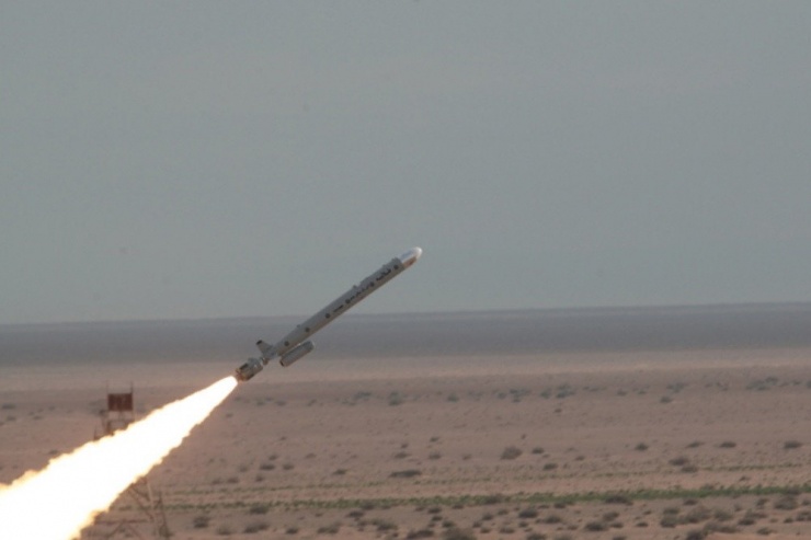 Tên lửa Abu Mahdi lúc khai hỏa. Ảnh: Iran Press