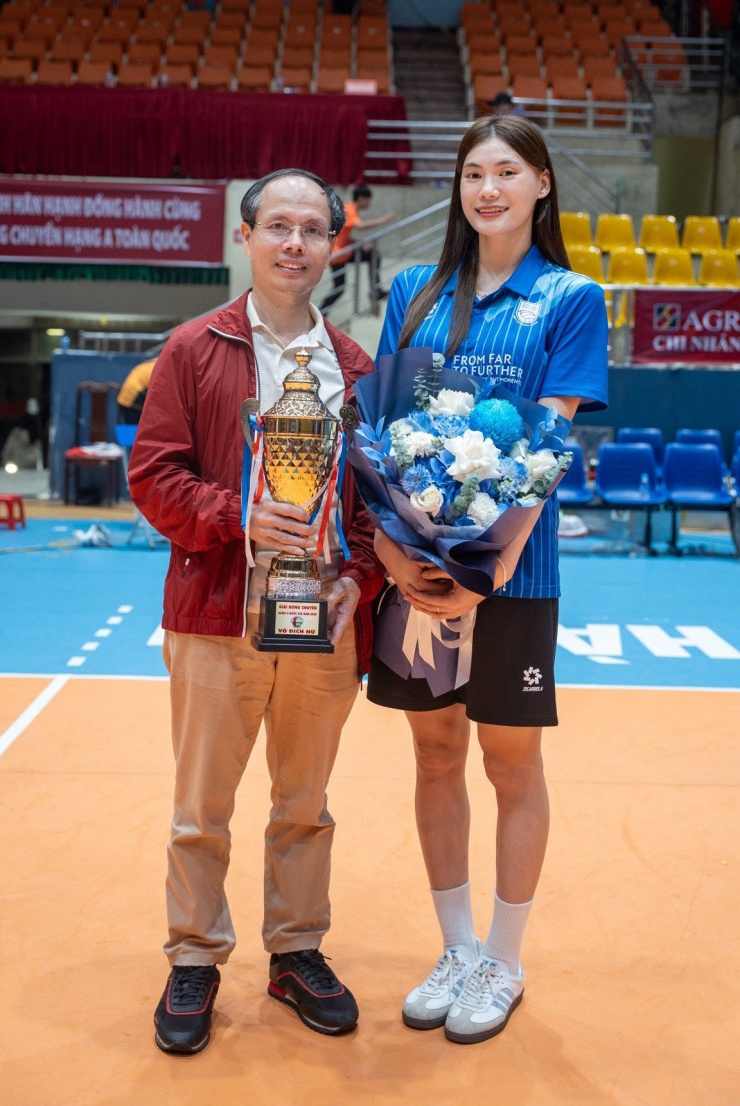 Cô từng thi đấu cho nhiều đội bóng mạnh ở giải VĐQG theo dạng cho mượn, hiện tại đang đầu quân cho CLB Hà Nội ở mùa giải 2026. Trước đó, tay đập 23 tuổi góp phần quan trọng giúp đội bóng Thủ đô đăng quang giải hạng A và giành vé lên chơi giải đấu cao nhất của bóng chuyền Việt Nam.