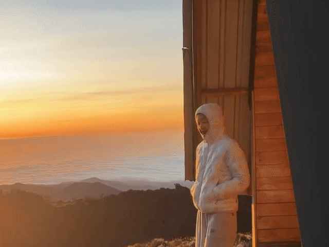 Lee Si Young chinh phục 'nóc nhà' châu Phi